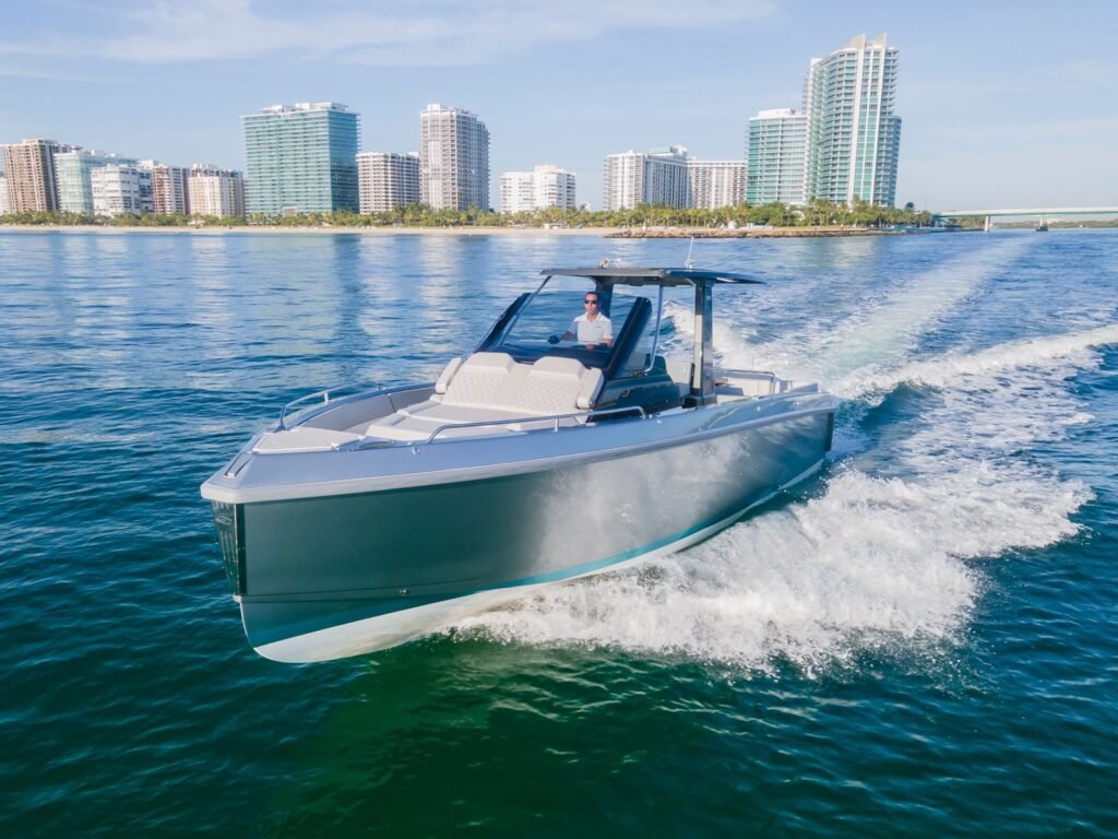 Schaefer V33 yacht