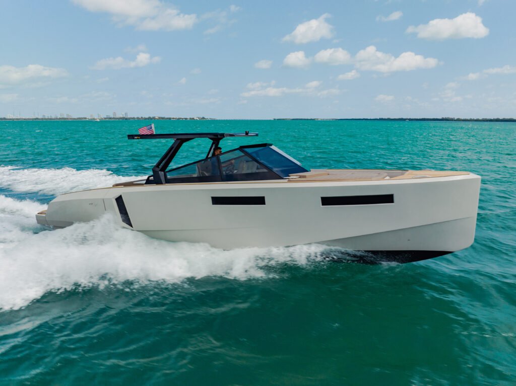 Evo Yachts R4 WA yacht