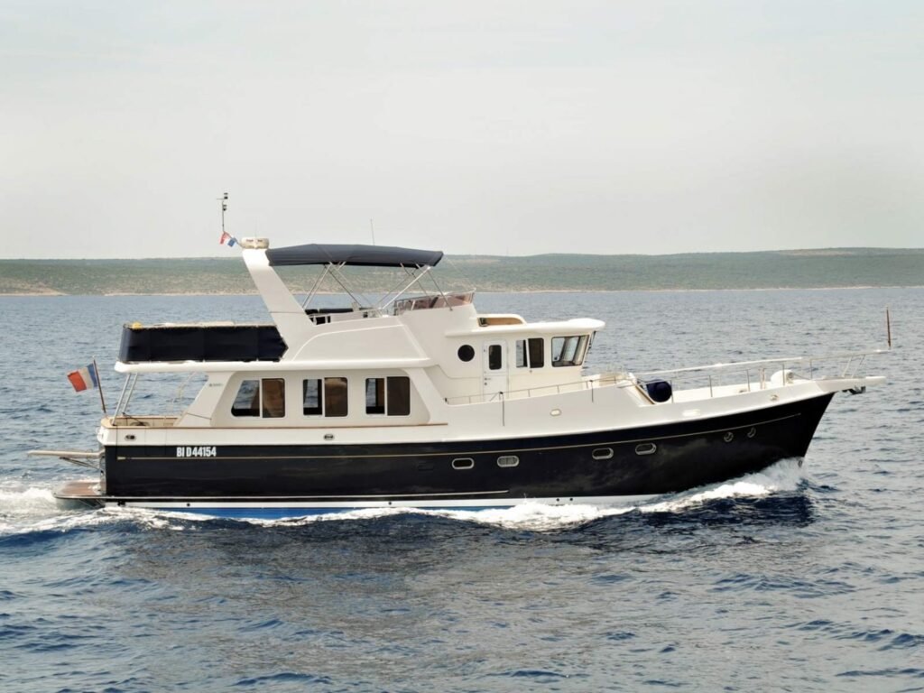 2 cabin semi displacement trawler for sale, cruising