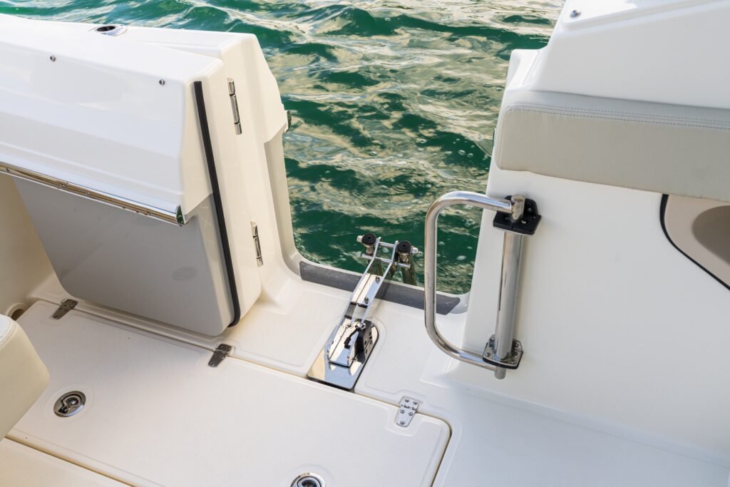 Boston Whaler 280 Vantage yacht