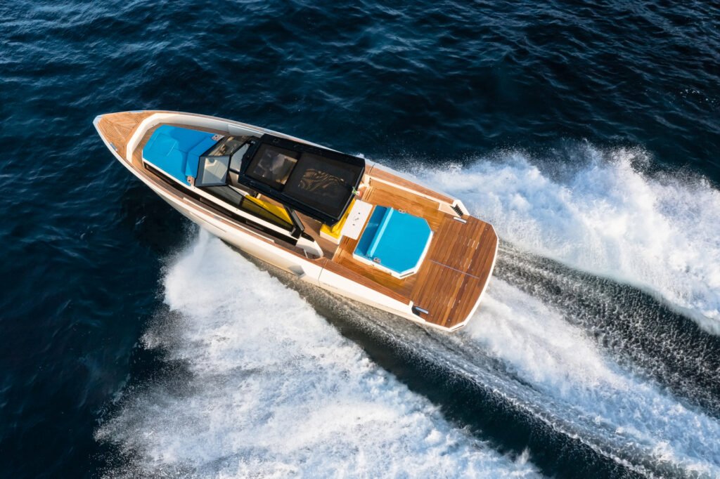 Evo Yachts R4 XT yacht