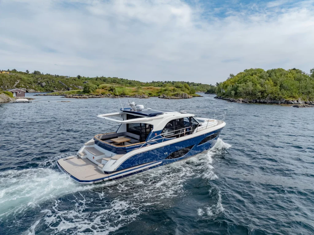 14 metre luxury yacht at 600,000 euros cruising at sea