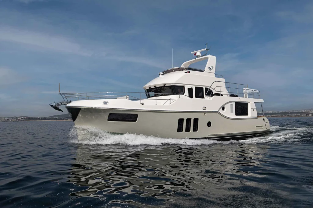 10 guest yacht around 1,000,000 euros, interior and living space