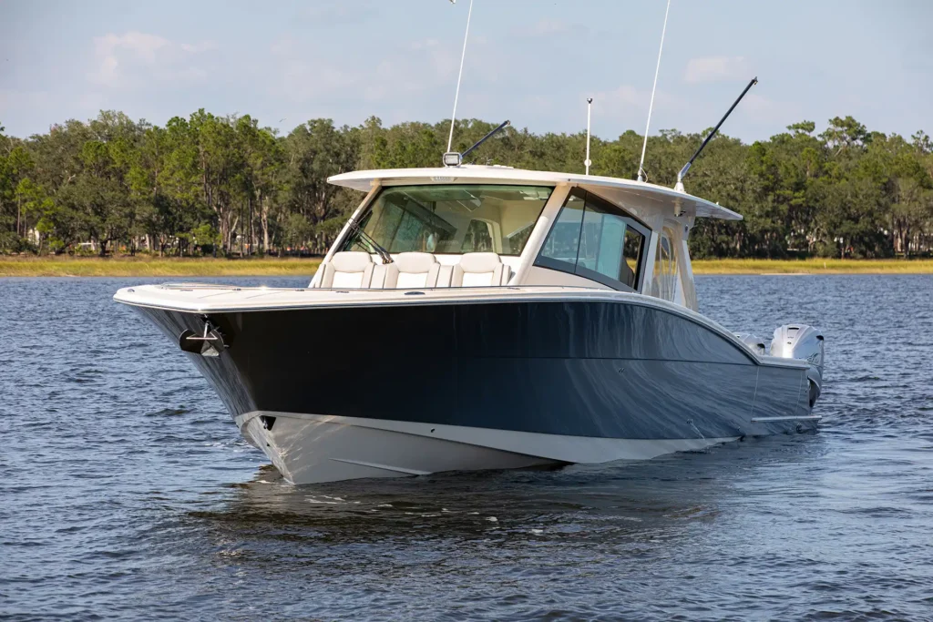 Scout 530 LXF yacht