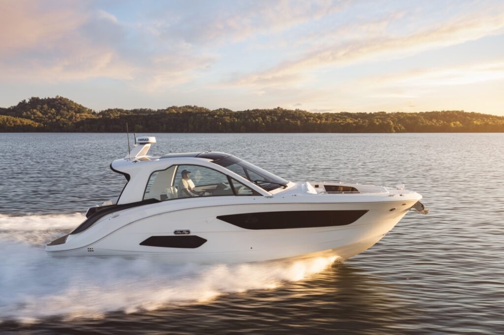 Sea Ray Sundancer 370 yacht