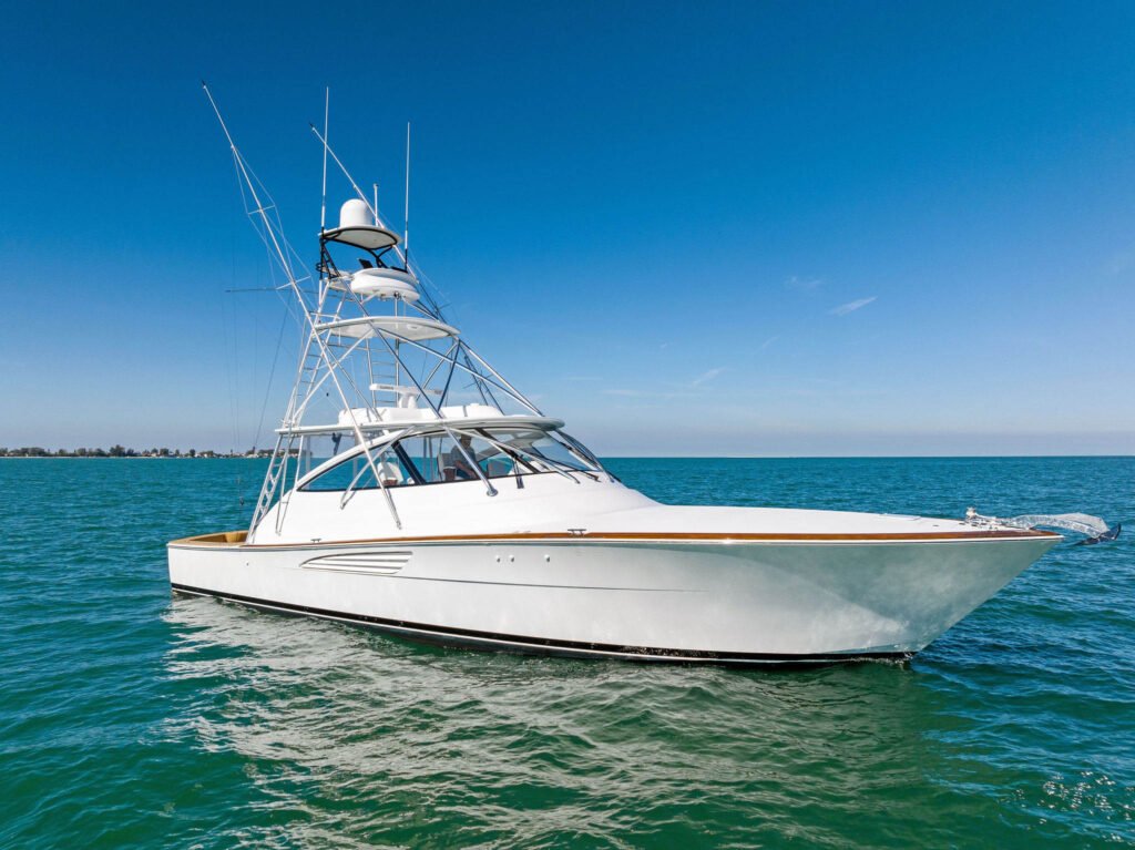 American 16 metre yacht with 3 cabins at dock