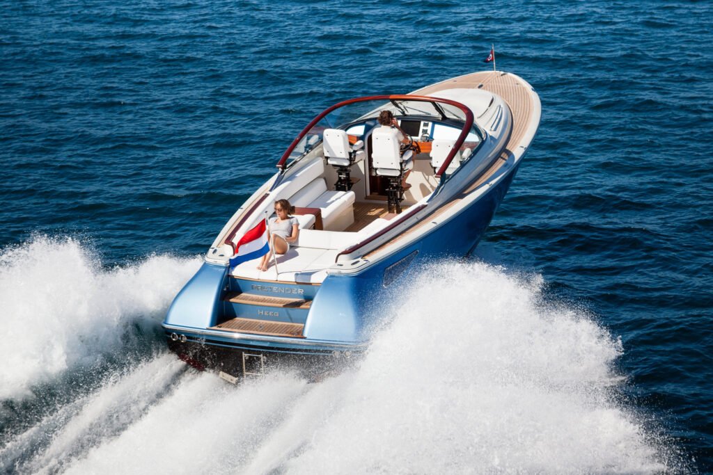 12 metre Dutch planning hull yacht for sale, interior and living space