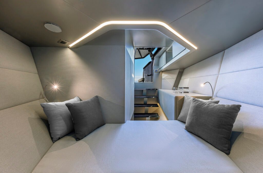 single cabin yacht running offshore