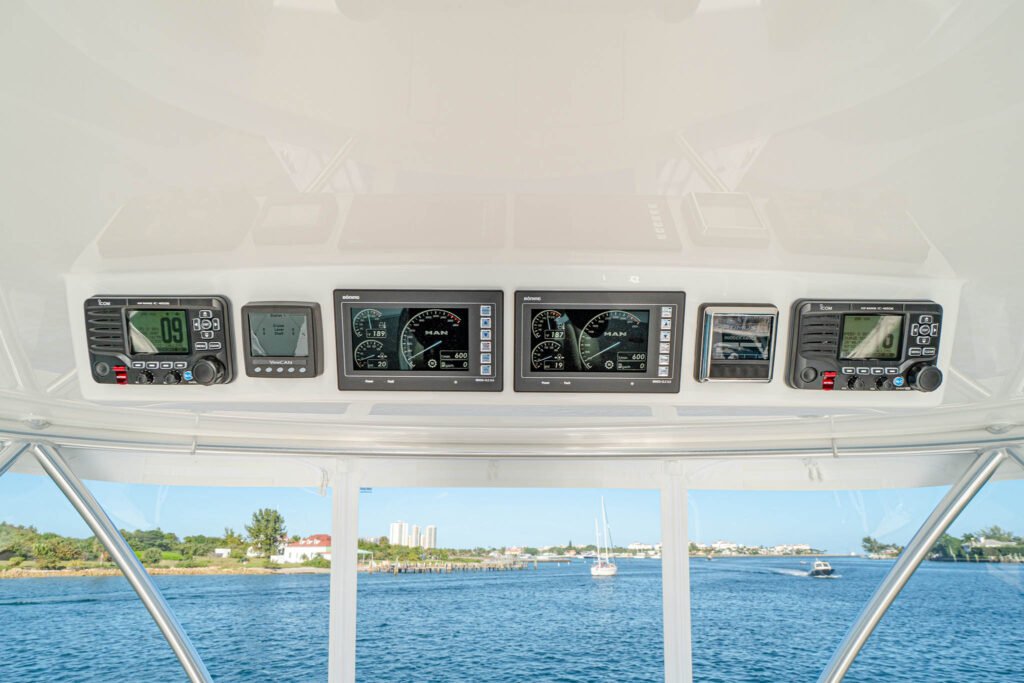 2 cabin US yachtfisher interior and saloon