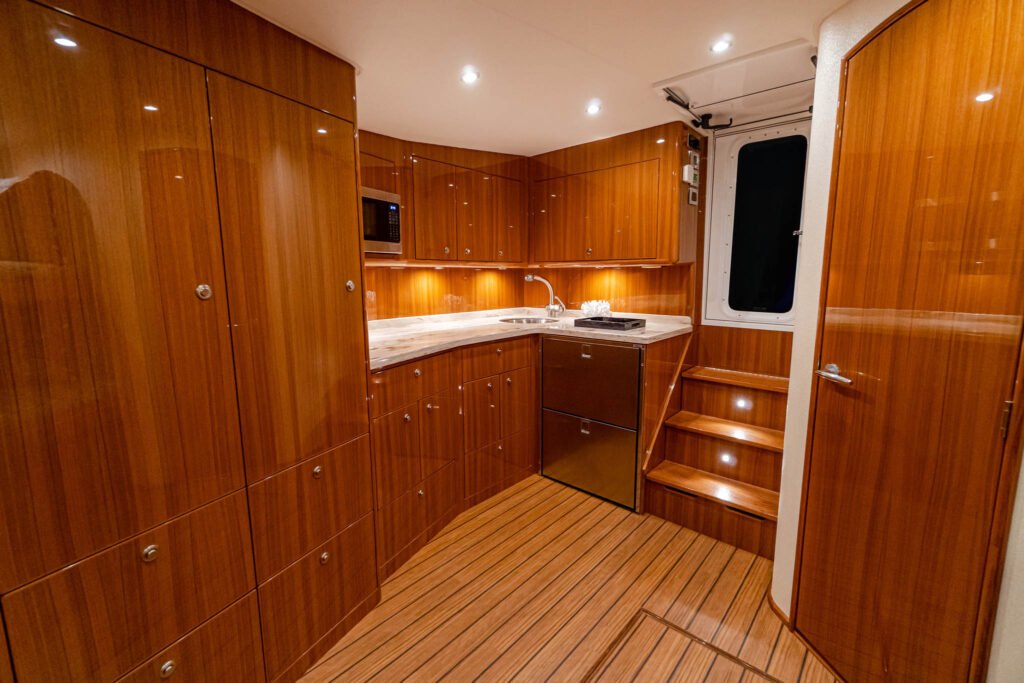 American 14 metre yachtfisher interior and cabin space