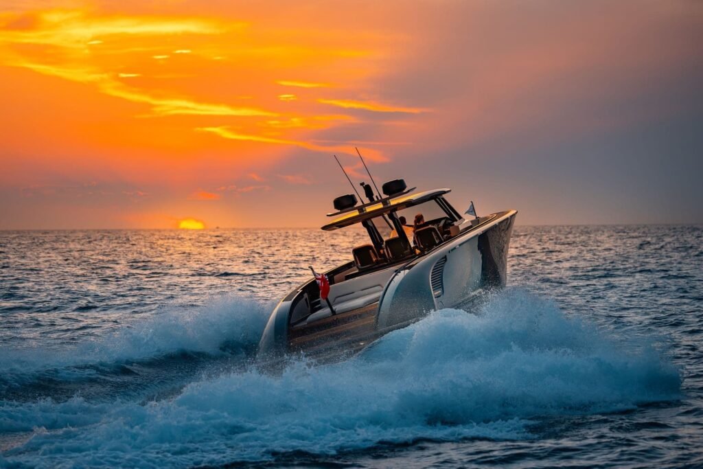 16 guest yacht around 800000 euros, interior and living space