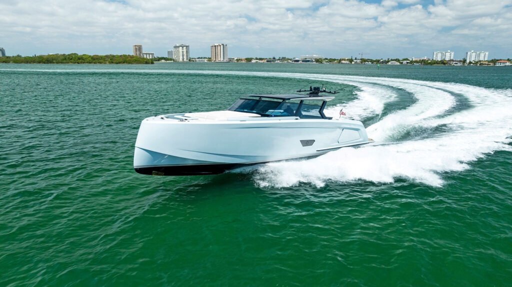 Vanquish VQ58 T-Top yacht