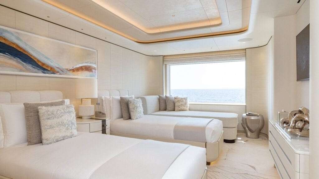 Alvia convertible twin double cabin