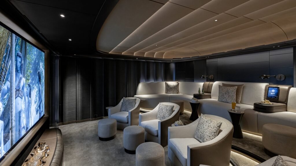 Alvia lower deck cinema