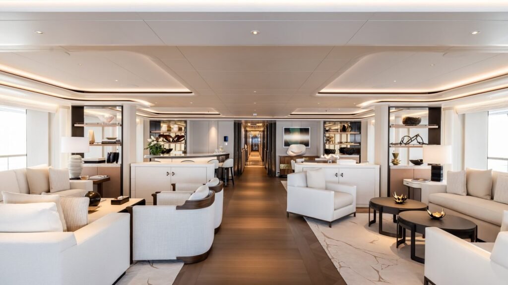 Alvia main deck lounge
