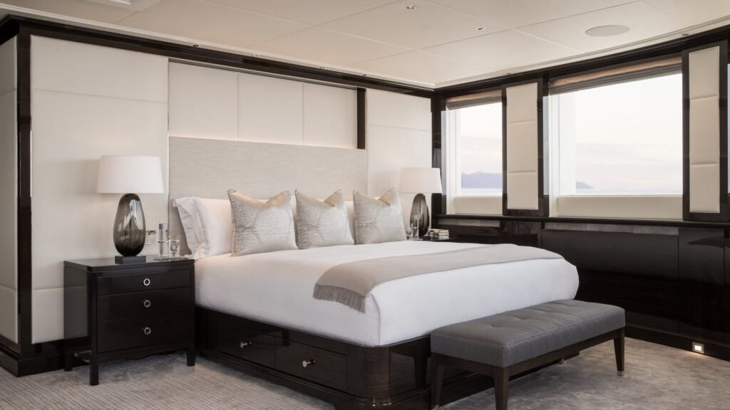 Aquila master cabin