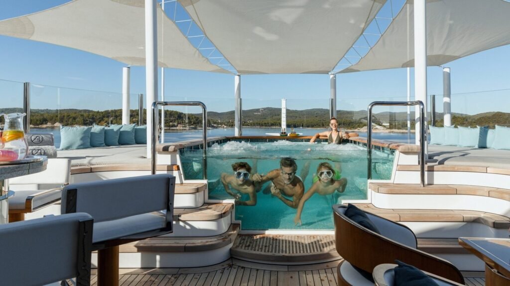 Aquila sun deck jacuzzi