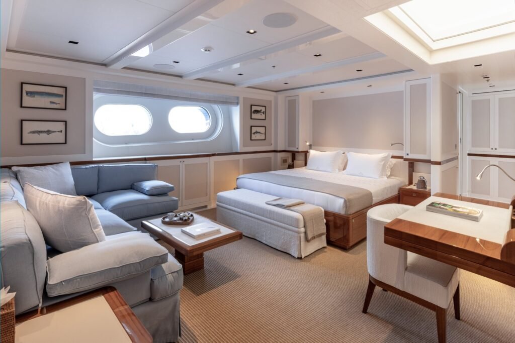 Blue II Yacht for charter 9