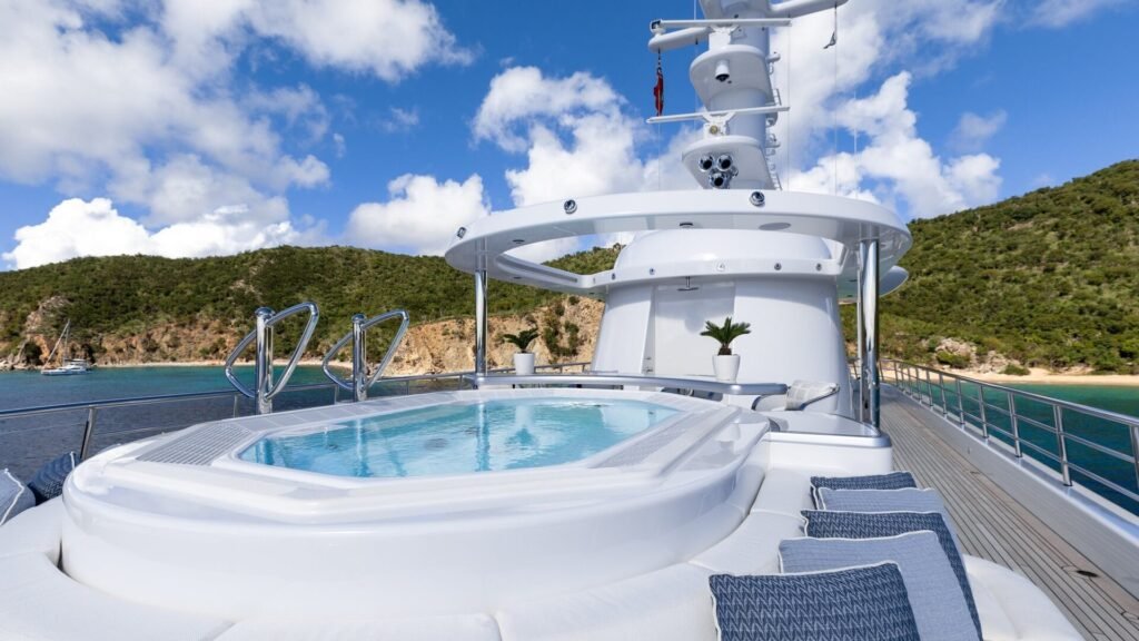 Excellence sun deck jacuzzi