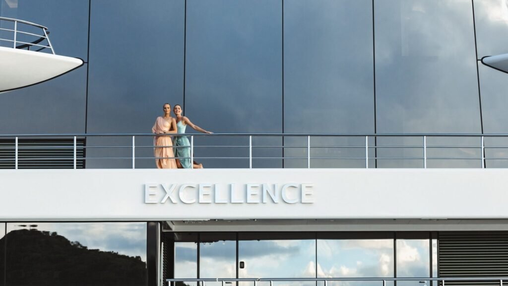 Excellence triple height atrium