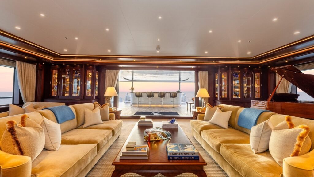 Gigia main deck lounge