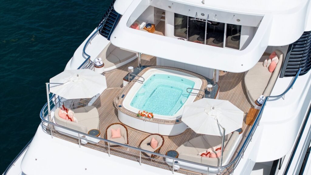 Gigia sun deck jacuzzi