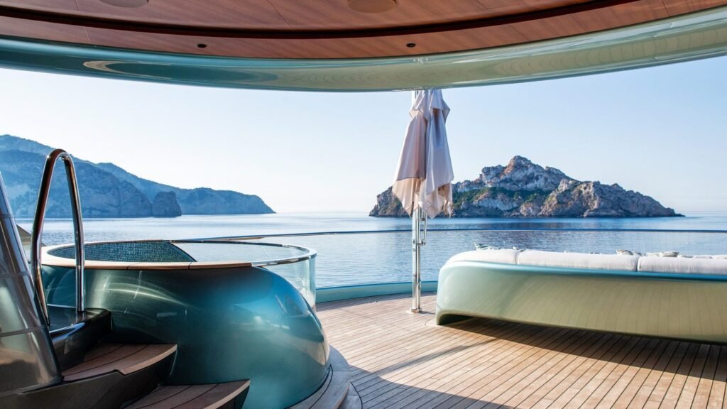 Kensho sun deck jacuzzi