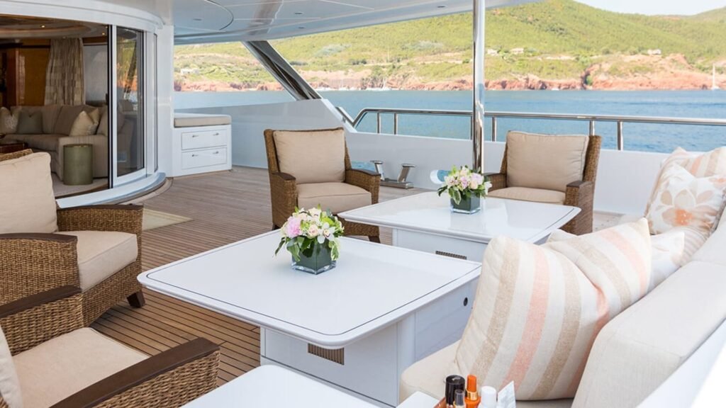 Lucky Lady sundeck jacuzzi