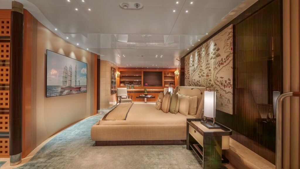 Maltese Falcon master suite