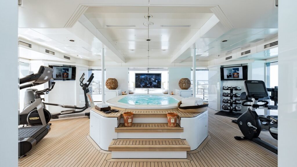 Naia gym jacuzzi