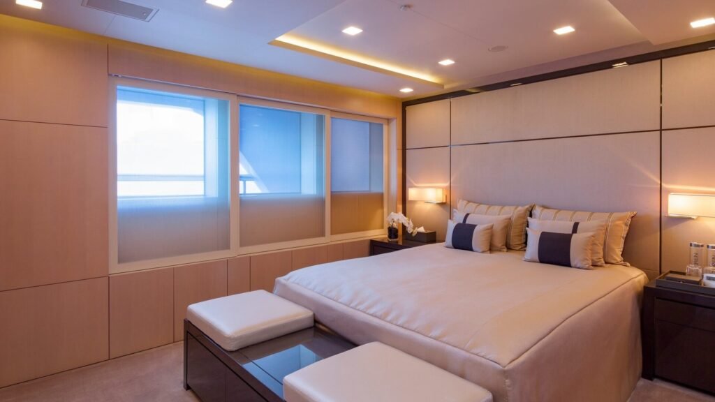 Siren bridge deck cabin