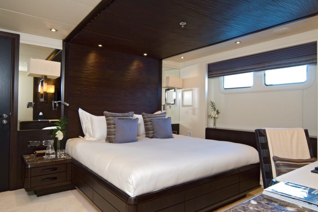 Slipstream Yacht for charter 9