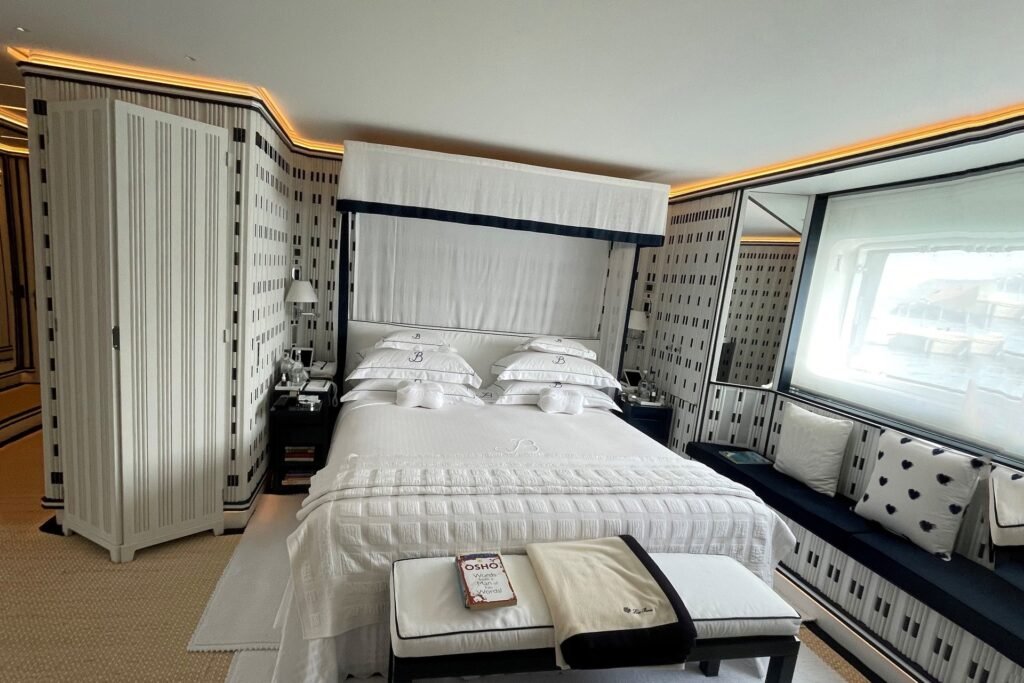 Virginian Yacht for charter 5