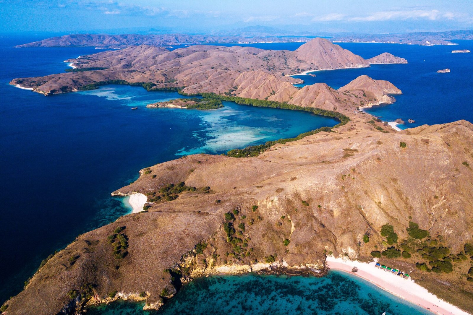 komodo yacht for charter