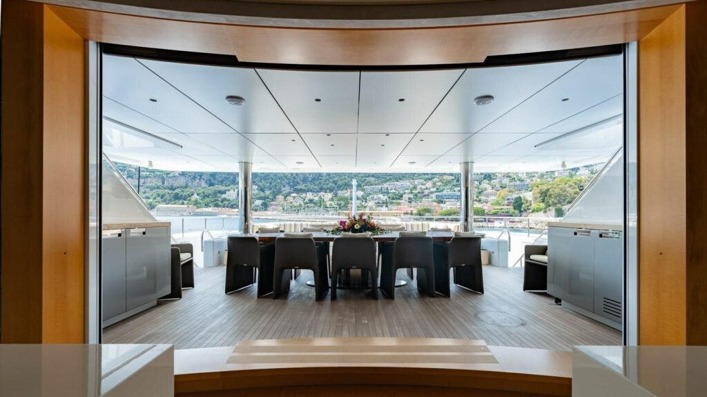 Loon yacht for charter