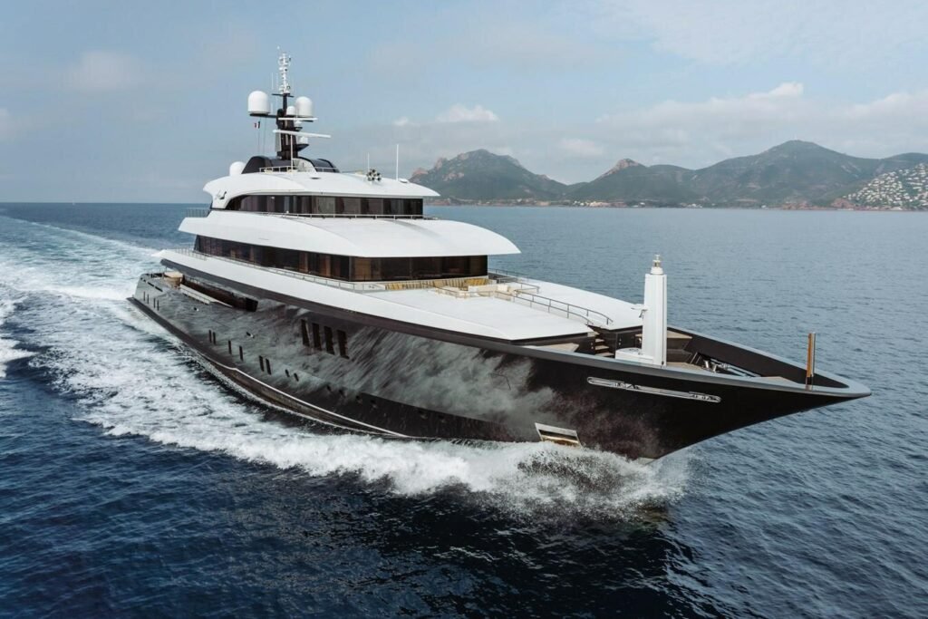 Loon yacht for charter