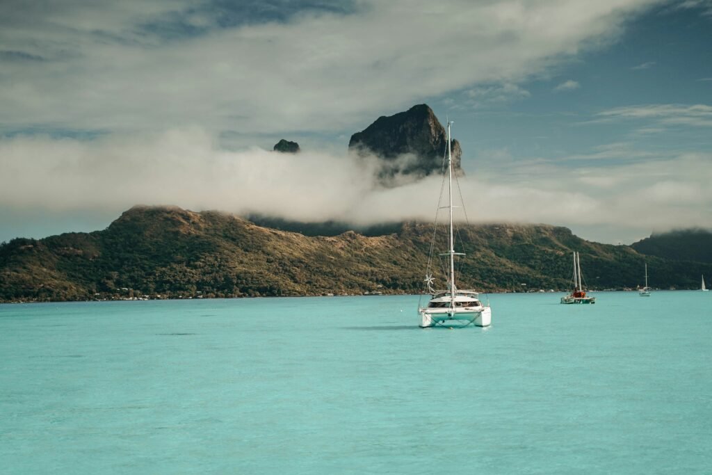 tahiti yacht for charter