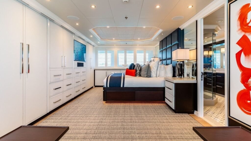 Full-beam master suite with a study nook