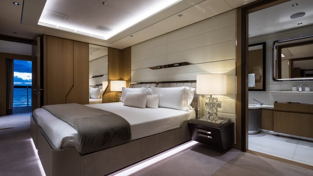 ARTISAN - Benetti 65m charter yacht