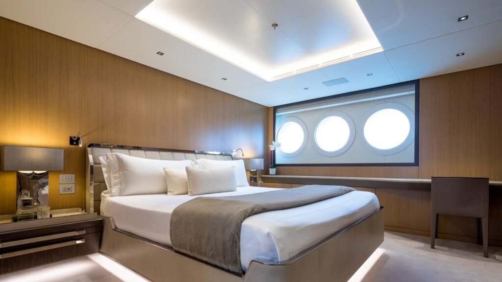 ARTISAN - Benetti 65m charter yacht