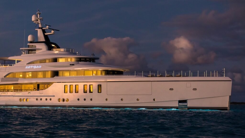motor yacht Cat Island, sun deck and turquoise water