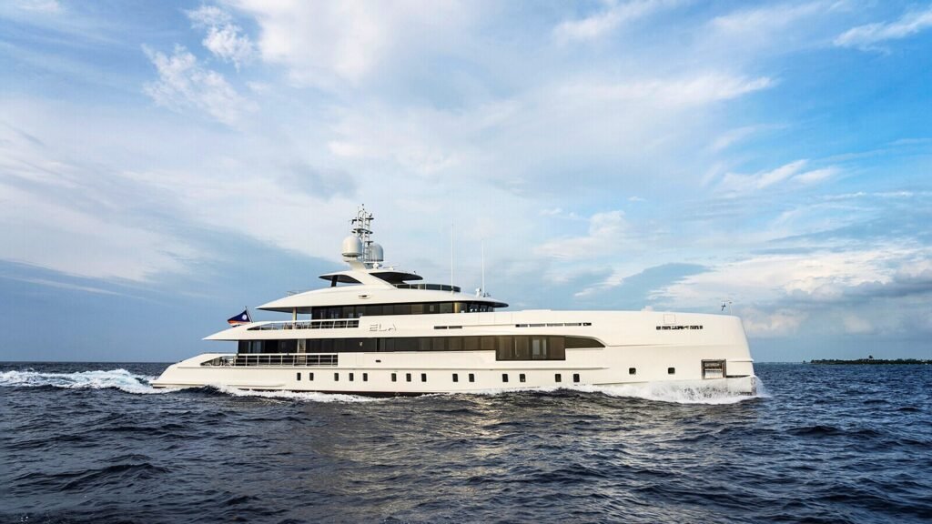 monaco-heesen aft deck and swim platform