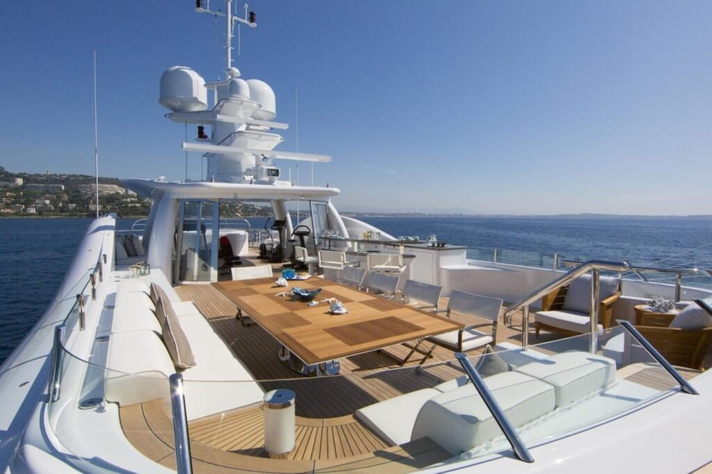 4YOU for charter, profile view