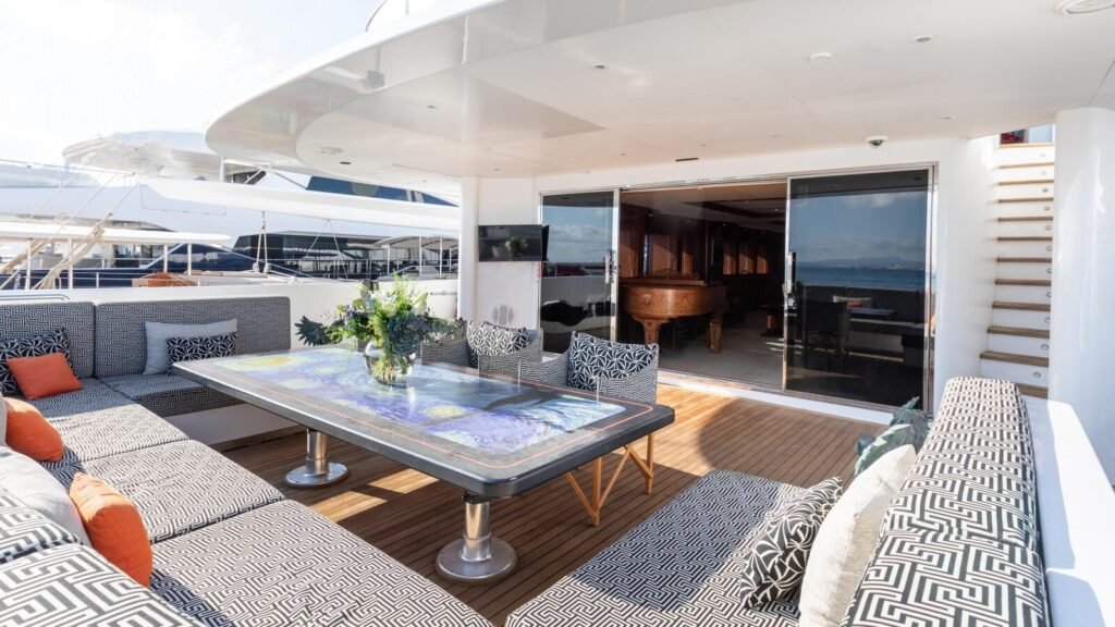 motor yacht charter Trellis Bay, exterior profile at anchor BVI