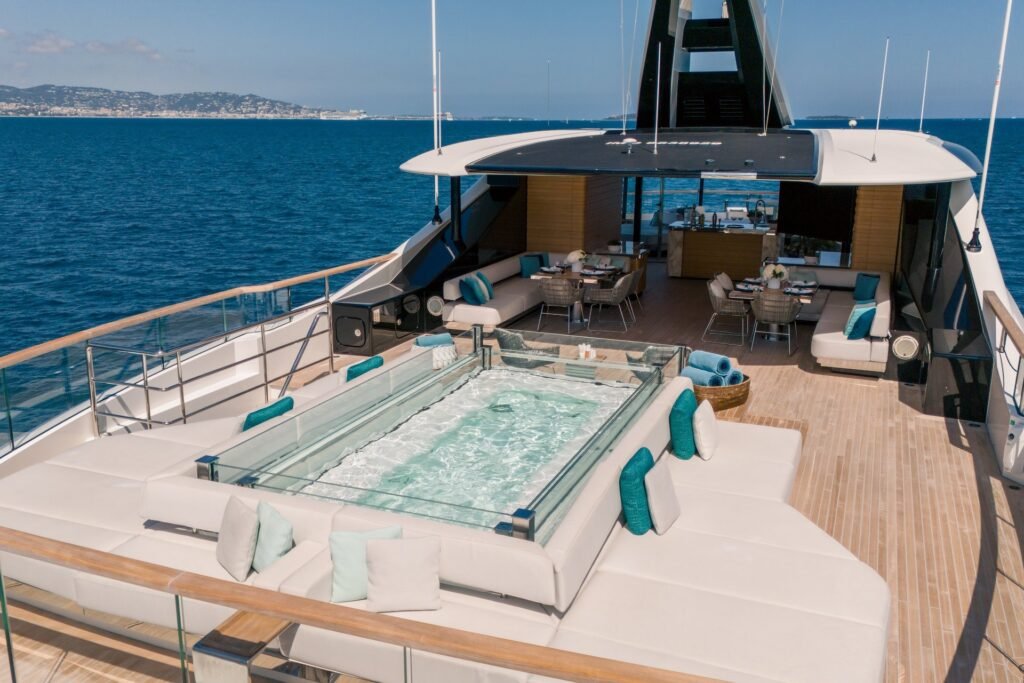 C Yacht for charter 8