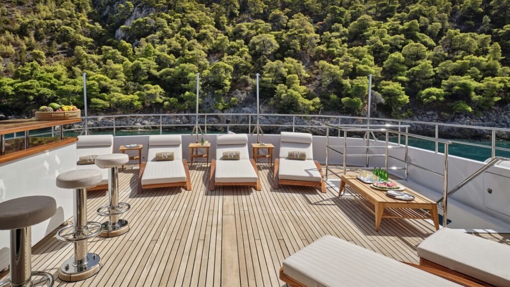 Elena V charter yacht