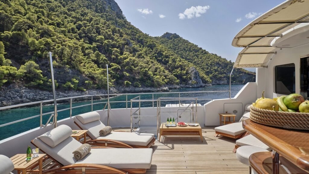 Elena V charter yacht