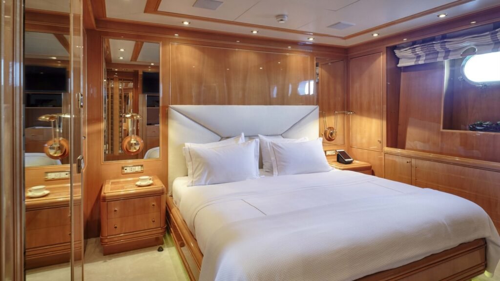 Elena V charter yacht