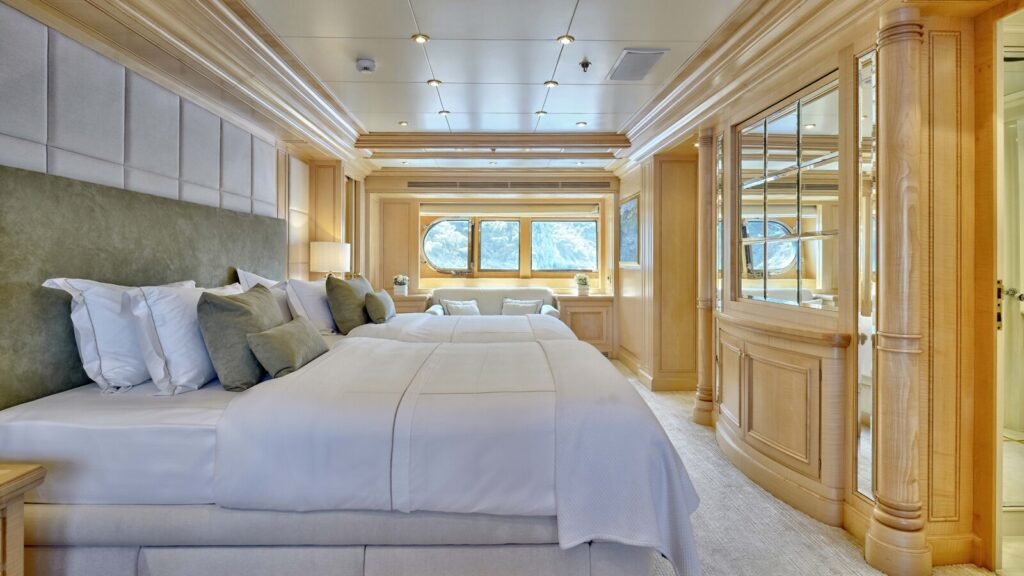 Elena V charter yacht