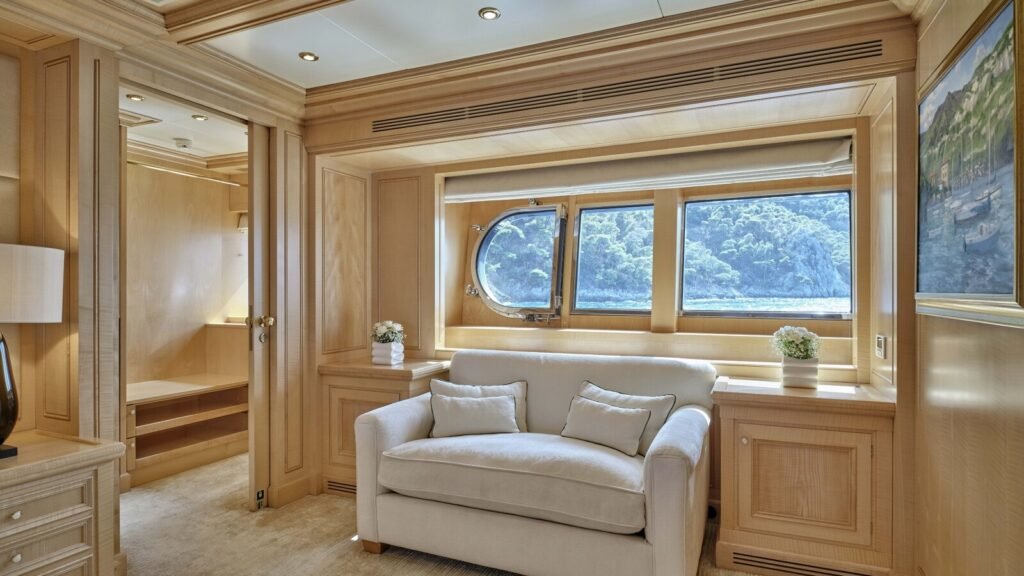 Elena V charter yacht